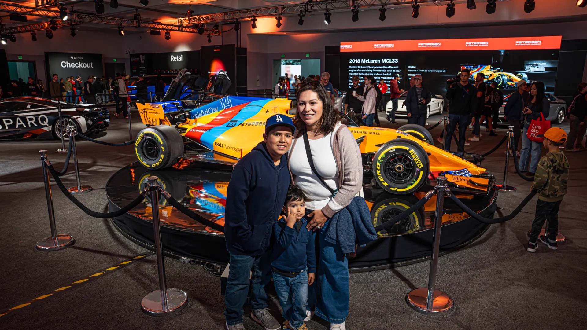 MCL33 / 家族 — Alonso's farewell car, family portrait
