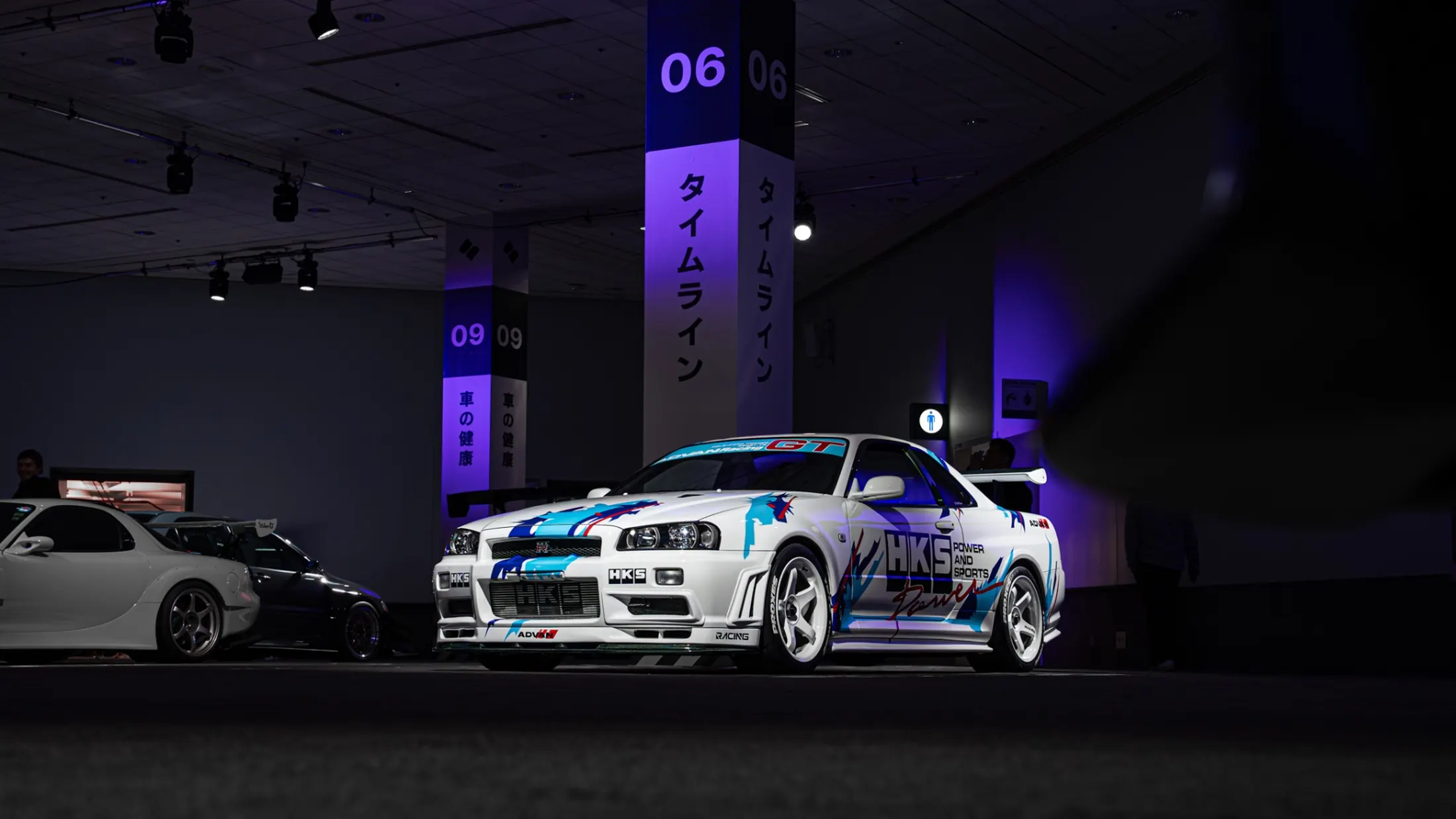 HKS Bay — R34 GT-R, paddock violet