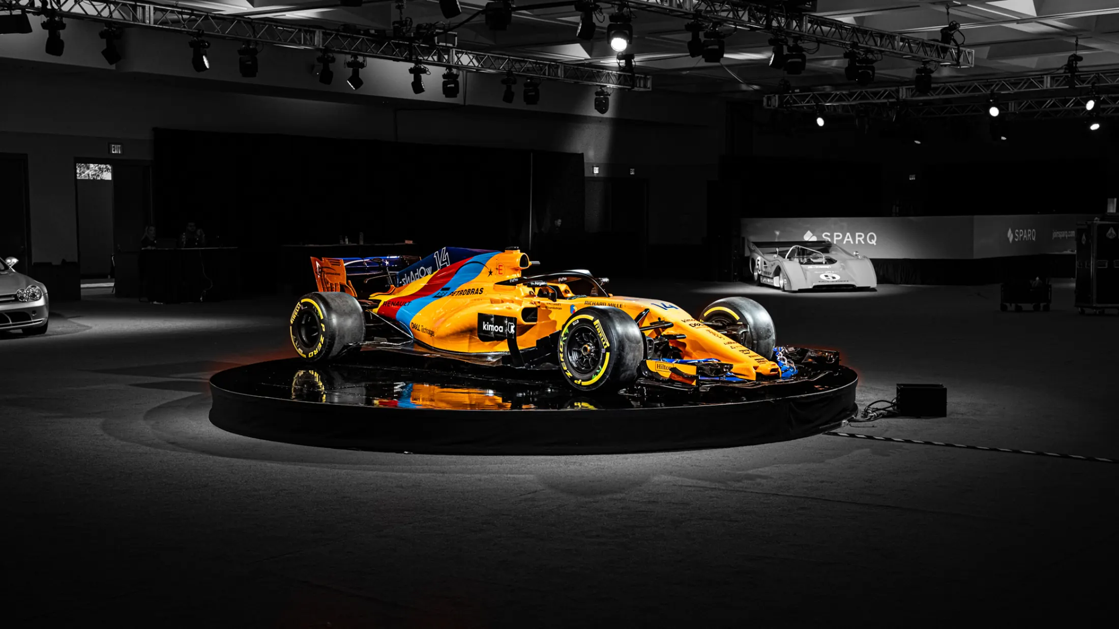 MCL33 — Alonso's farewell car, on turntable